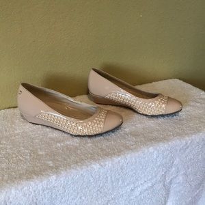 Dana Buchman Wedge Dress Shoes Size 6.
